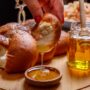 miód rzepakowy na pieczywo
